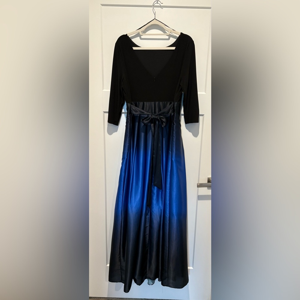 Ignite Elegant Black and Blue Ombré Gown size 14 w/pockets - Picture 6 of 12
